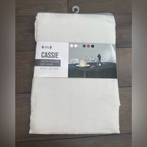 🌞 Sale 3 for $15  White/ CASSIE TABLECLOTH/ 52X70" | 132X178CM/ brand new 🍱